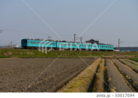 和歌山線を走る105系4両 50017094