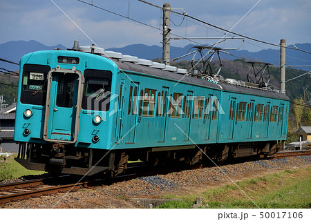 両パンタを上げて走る105系和歌山線2両 両パンタを上げて走る105系和歌山線2両 50017106