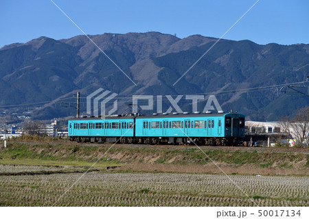 葛城山麓を行く105系和歌山線2両 葛城山麓を行く105系和歌山線2両 50017134