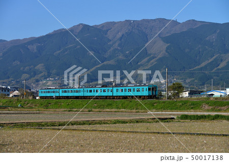 葛城山麓を行く105系和歌山線4両 50017138