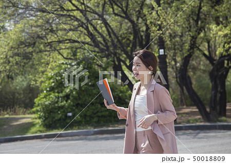 女性 女 女の子 50018809