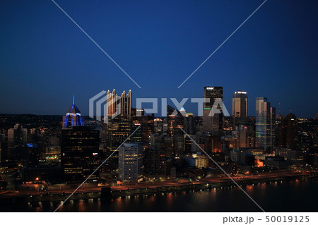 ピッツバーグの美しい夜景（マウントワシントンから） 50019125