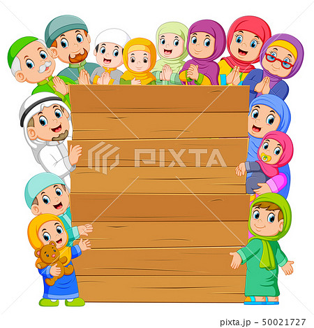 the board with the muslim family around it the board with the muslim family around it 50021727