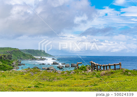 沖縄宮古島東平安名崎の断崖と珊瑚礁が輝く名所絶景 沖縄宮古島東平安名崎の断崖と珊瑚礁が輝く名所絶景 50024339