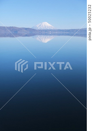 洞爺湖と羊蹄山 50025232