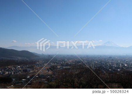 山梨県甲斐市、敷島総合公園からの甲府盆地眺望 50026324