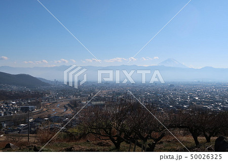 山梨県甲斐市、敷島総合公園からの甲府盆地眺望 50026325