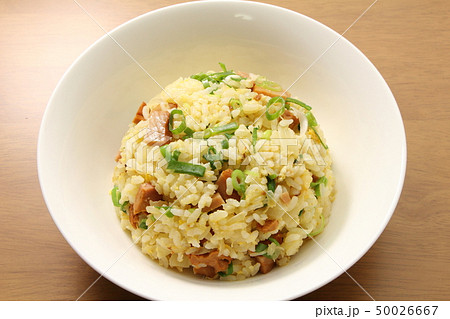 チャーハン。(丸く盛り付け) 50026667