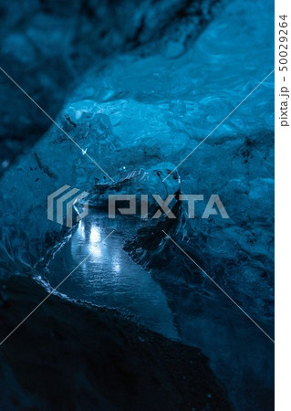 アイスランド 氷の洞窟  アイスランド 氷の洞窟  50029264