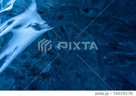 アイスランド　氷の洞窟　 50029276