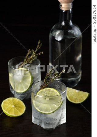 Gin and tonic Gin and tonic 50037654