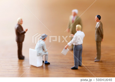 ビジネスマンたちの会議 50041640