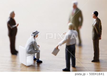 ビジネスマンたちの会議 50041641