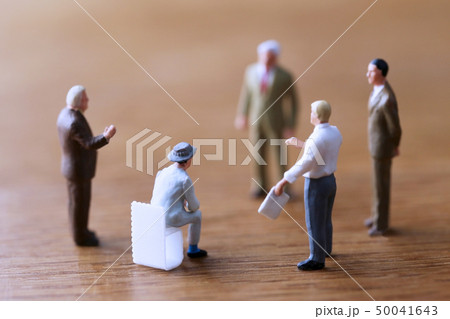 ビジネスマンたちの会議 50041643
