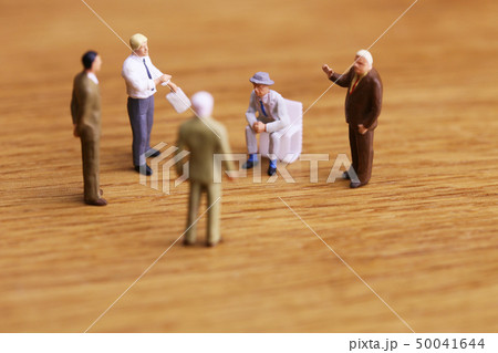 ビジネスマンたちの会議 50041644