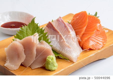 居酒屋で出されるお刺身の海鮮日本料理 居酒屋で出されるお刺身の海鮮日本料理 50044096