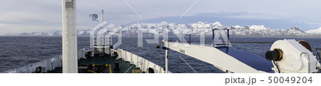 南極に向かう観光船 50049204