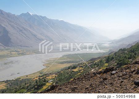 ヤムチュン砦から見えるPanj river（タジク・アフガン国境）タジキスタン・パミール高原 50054968
