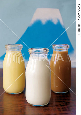 牛乳とフルーツ牛乳とコーヒー牛乳 50055523