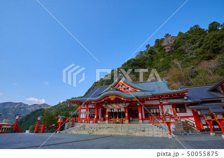 島根(山陰の小京都)の津和野 太鼓谷稲成神社の拝殿 50055875