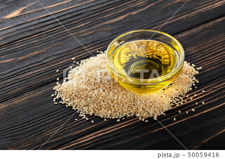 sesame oil in glass bowl 50059416