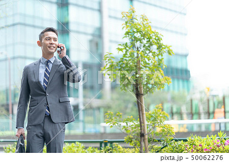ビジネスマン　屋外 50062276