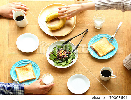 食卓を真上から見るイメージ 50063691