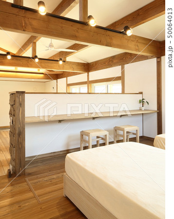 ペット同居型デザイナーズ住宅のお洒落な寝室 ペット同居型デザイナーズ住宅のお洒落な寝室 50064013
