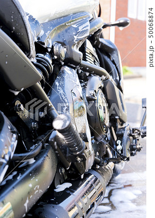 モーターサイクル 大型アメリカンバイクの洗車 モーターサイクル 大型アメリカンバイクの洗車 50068874