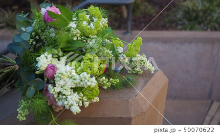 初夏の花束 ビバーナムとライラック California Grown Flowerの写真素材