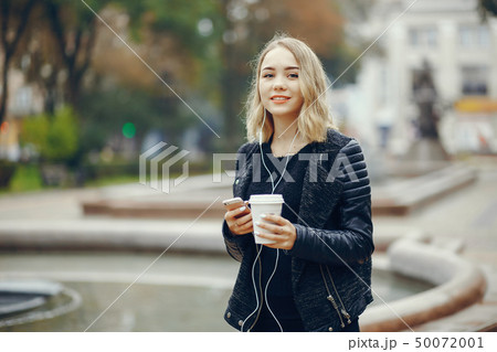 beautiful blonde in a city 50072001