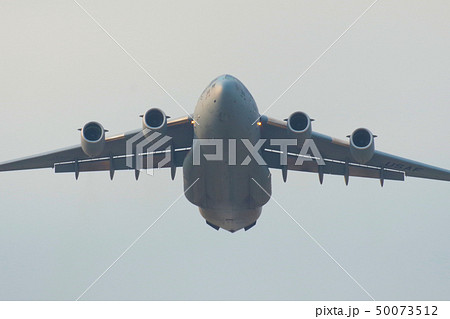 離陸するC-17グローブマスター 50073512