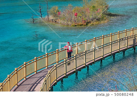 Walk way in Blue Moon Valley at Lijiang,Yunnan  50080248