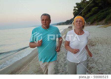 Running along the coast 50080523