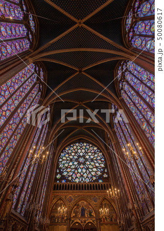 フランス　パリ　サント・シャペルのステンドグラス 50080617