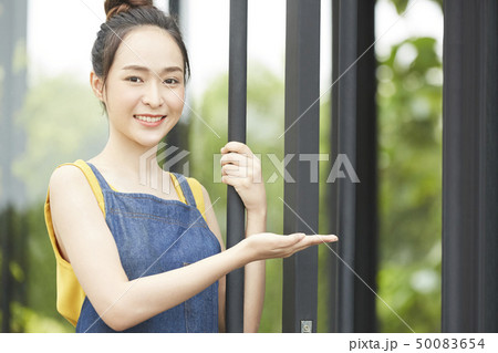 女性 カフェ 店員 女性 カフェ 店員 50083654