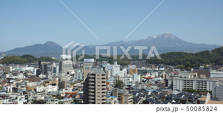 鳥取県米子市の飯山から見た市街地と伯耆富士大山 50085824