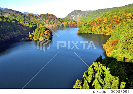 美しい絶景の紅葉風景 Autumn scenery with beautiful scenery 美しい絶景の紅葉風景 Autumn scenery with beautiful scenery 50087092