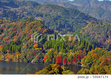 美しい絶景の紅葉風景 Autumn scenery with beautiful scenery 50087174