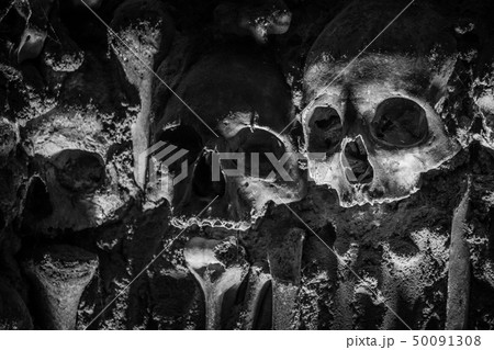 A Wall of Human Skulls in Portugal's Chapel of Bones 50091308