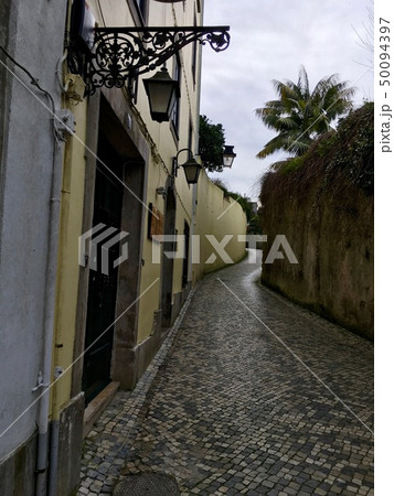 ポルトガル　シントラの坂道 50094397