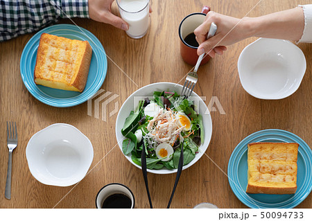 2人の朝食　洋食　俯瞰 50094733