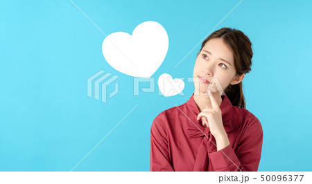 女性とハート 50096377