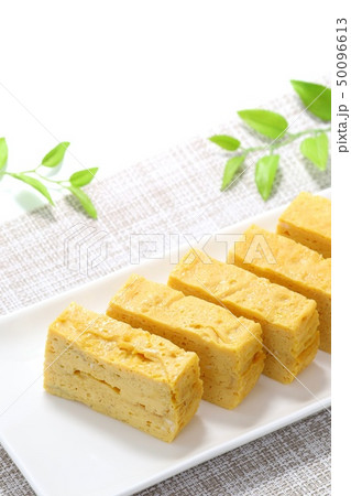 だし巻きたまご　白背景 50096613