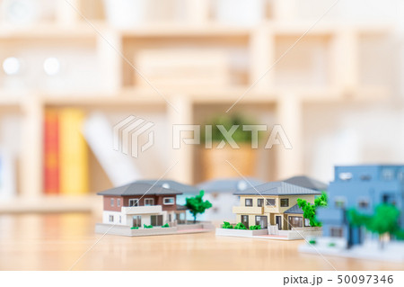家  住宅ローン  不動産イメージ　ミニチュア　模型　家 50097346