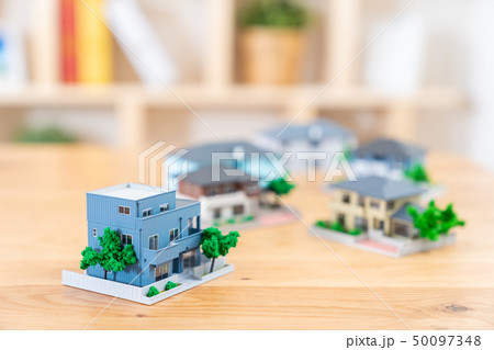 家 住宅ローン 不動産イメージ ミニチュア 模型 家 家 住宅ローン 不動産イメージ ミニチュア 模型 家 50097348
