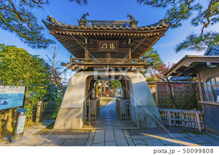 滋賀県　満月寺 山門（棲門）  50099808