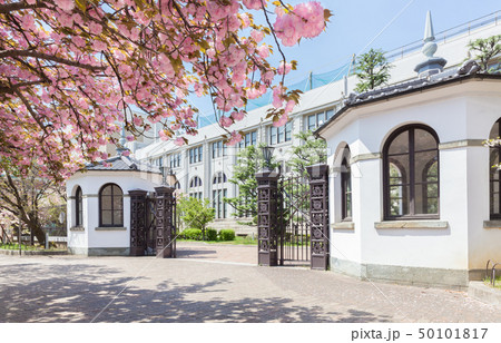 大阪造幣局の旧正門と本局 50101817