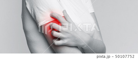 Woman scratching her shoulder with red rash 50107752