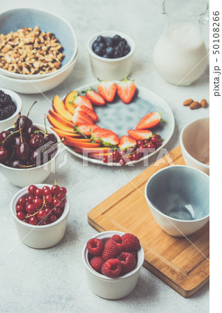 Raw vegan paleo granola Raw vegan paleo granola 50108266